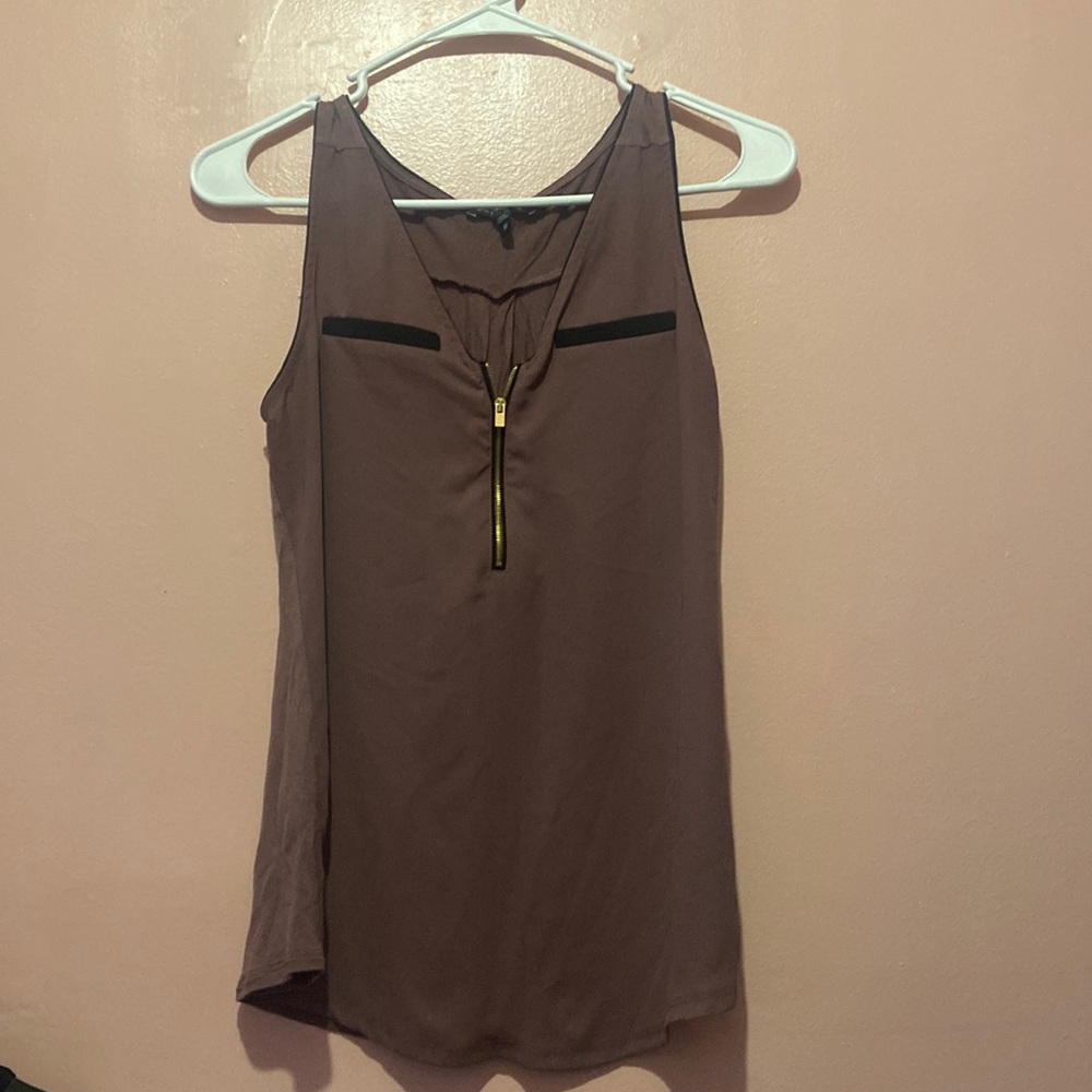 purple tank top